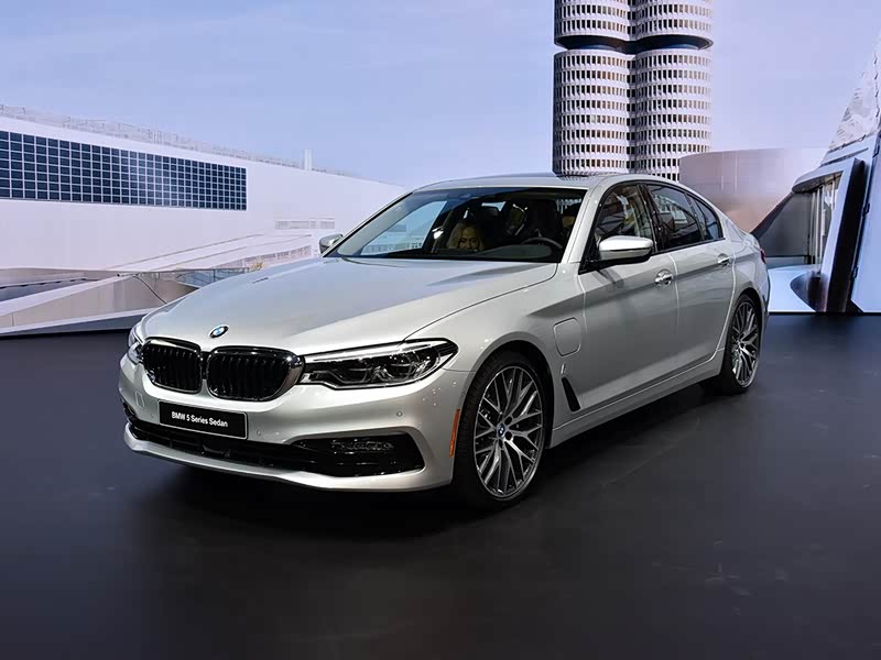 全新宝马5系标轴进口 800x0_q87_autohomecar__wKjBy1h1HLKAalEPAAI8HcFMDVo254.jpg