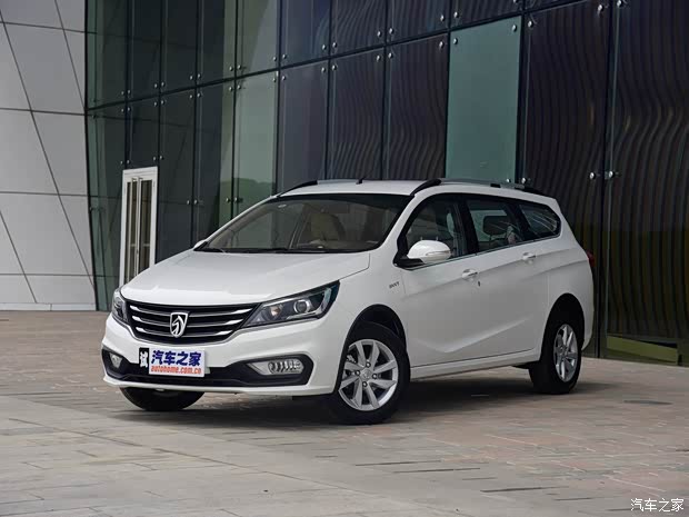 【宝骏310W店内可试乘试驾 售价4.28万元起_