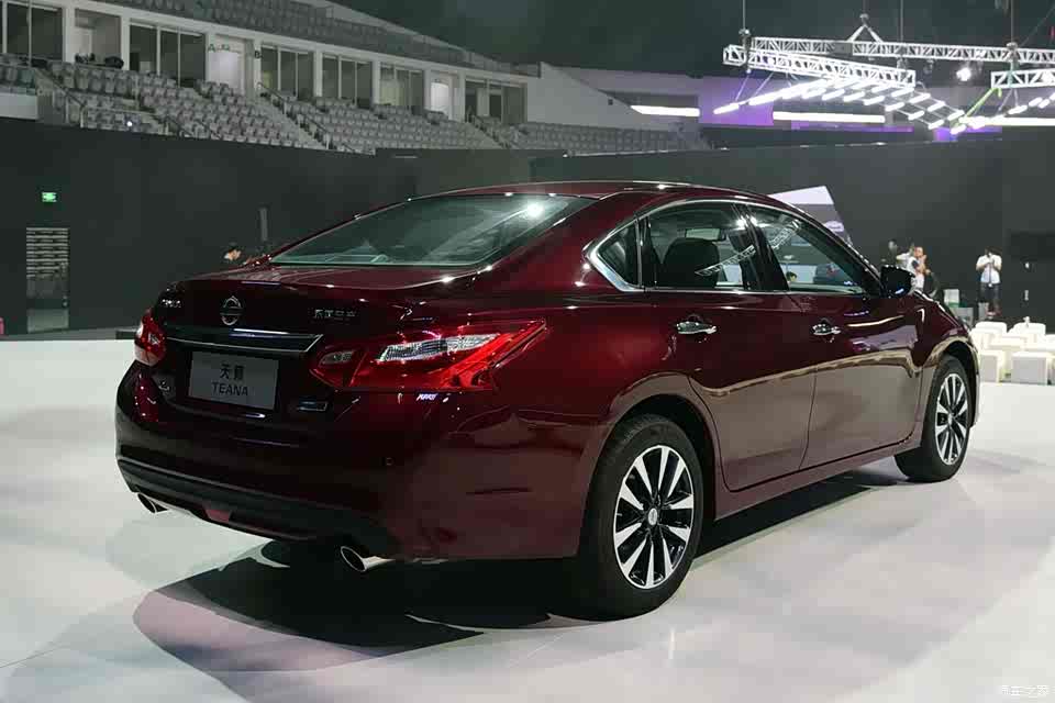 東風(fēng)日產(chǎn) 天籟 2016款 2.5L XL-UpperNAVI Tech智尊版 東風(fēng)日產(chǎn) 天籟 2016款 2.5L XL-UpperNAVI Tech智尊版