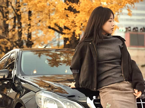 媳婦與奔馳W212 銀杏林拍出暖調氛圍