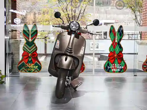 2022款 gts 300 古铜金特别版2022款 gts 300 super外观细节骑姿官图