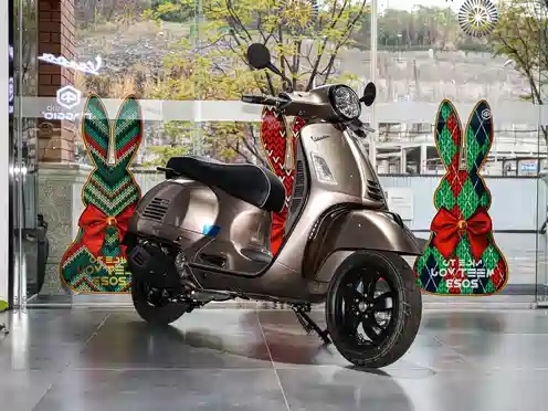 2022款 gts 300 古铜金特别版2022款 gts 300 super外观细节骑姿官图