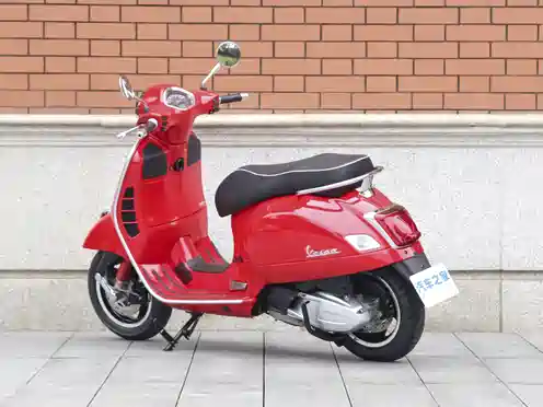 2022款 gts 300 古铜金特别版