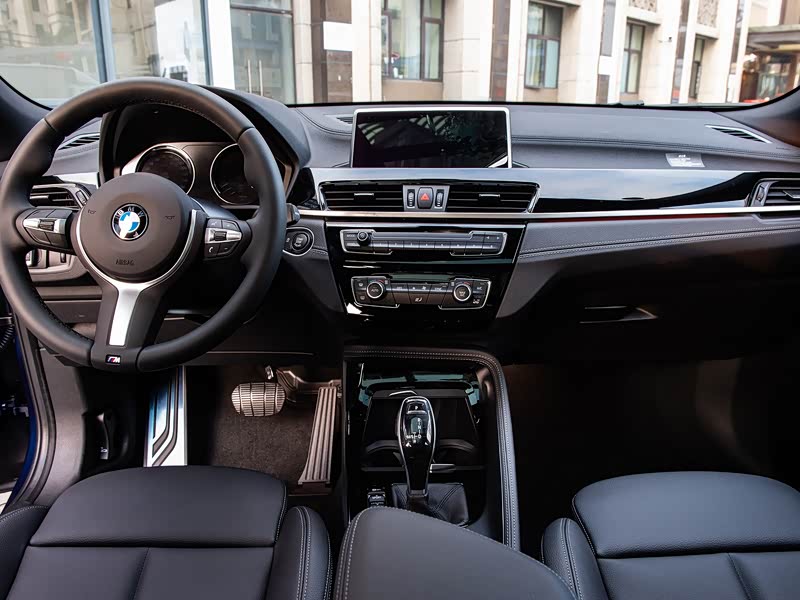 华晨宝马 宝马x2 2020款 sdrive25i 领先型m运动套装 中控方向盘 已经