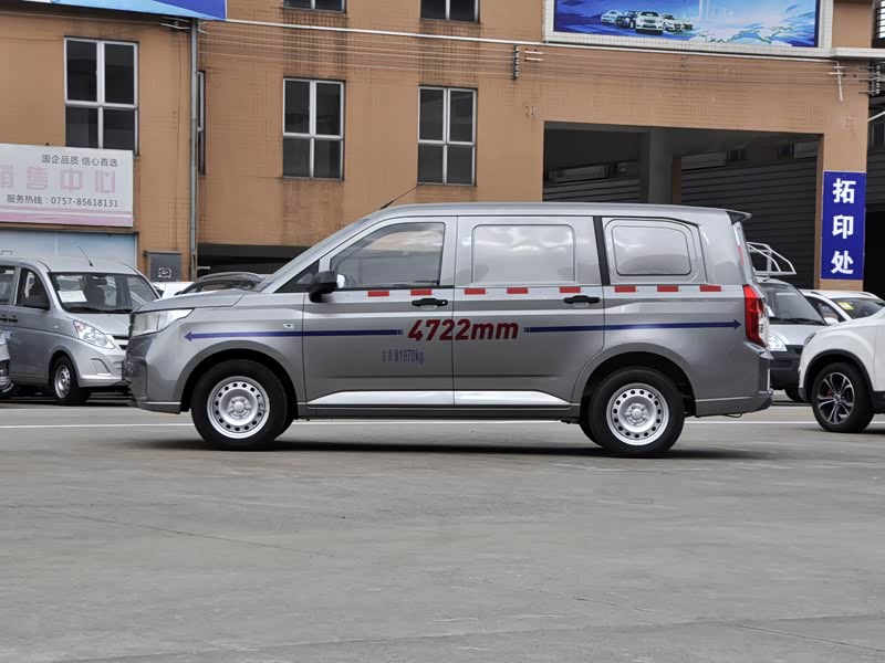 上汽通用五菱 五菱宏光plus 2019款 1.5t 手动致富型 2座