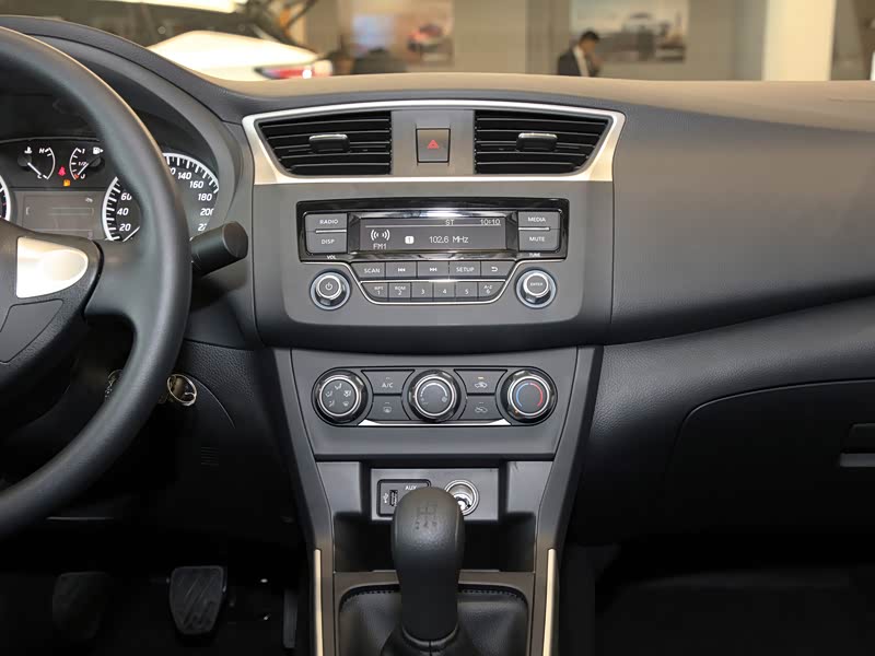 东风日产 轩逸 2021款 经典 1.6xe 手动舒适版 中控方向盘