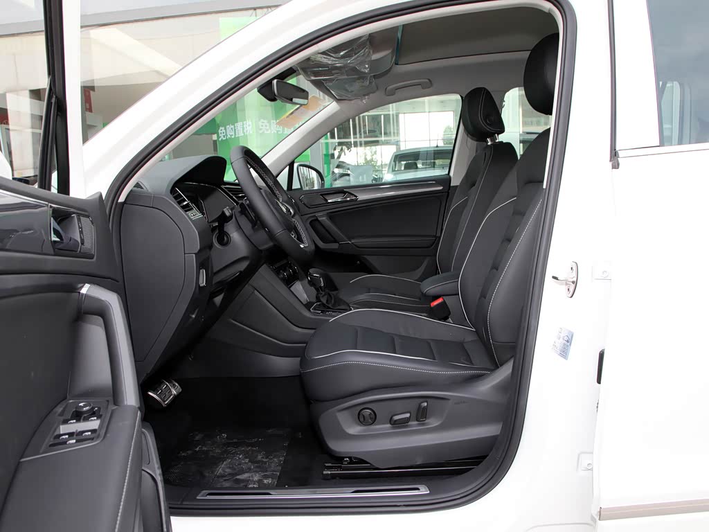 上汽大众 途观l 2021款 330tsi 自动两驱r-line旗舰版