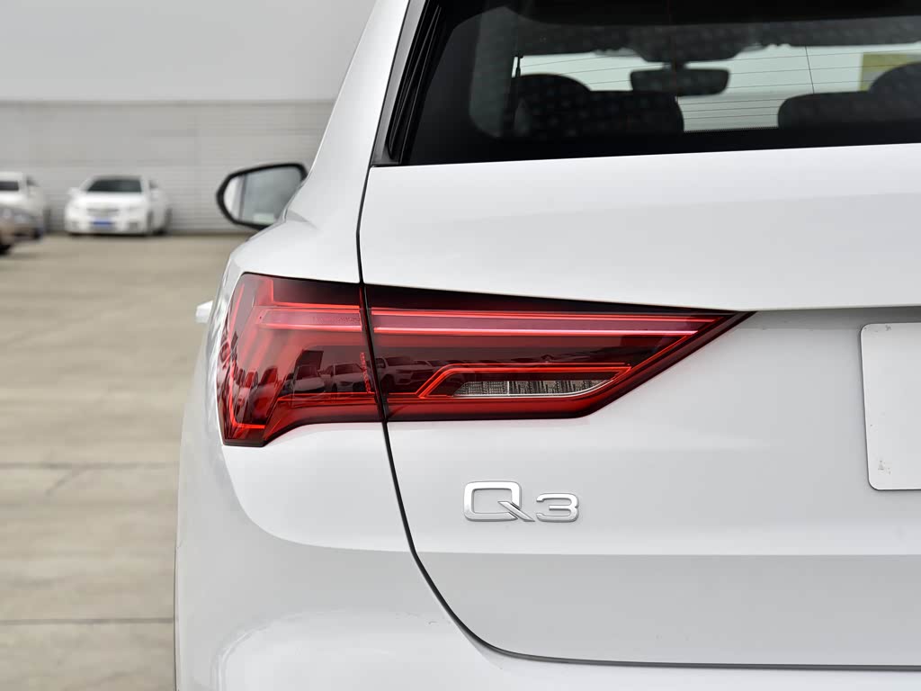 一汽奥迪 奥迪q3 2022款 35 tfsi 时尚致雅型