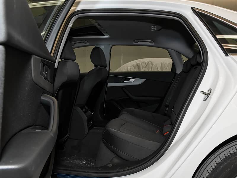 一汽-大众奥迪 奥迪a4l 2019款 35 tfsi 进取型 国vi 车厢座椅 已经是