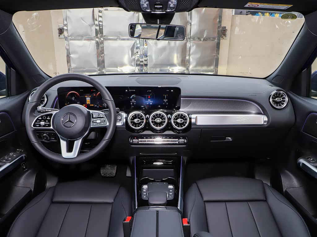 北京奔驰 奔驰glb 2021款 glb 200 时尚型 黑色 中控方向盘已经是最后
