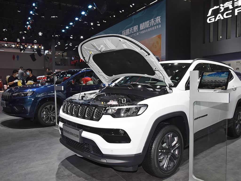 广汽菲克jeep 指南者 2021款 220t 自动四驱80周年纪念版