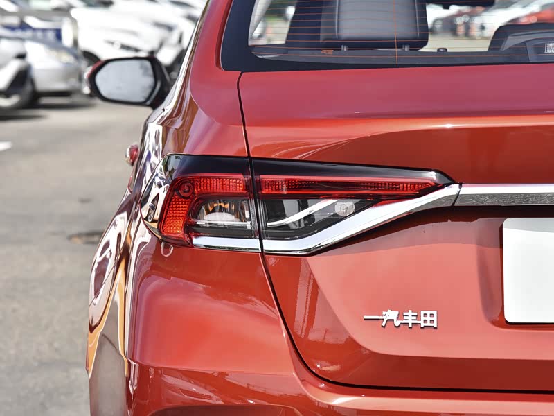 一汽丰田 卡罗拉 2021款 1.2t s-cvt 豪华版