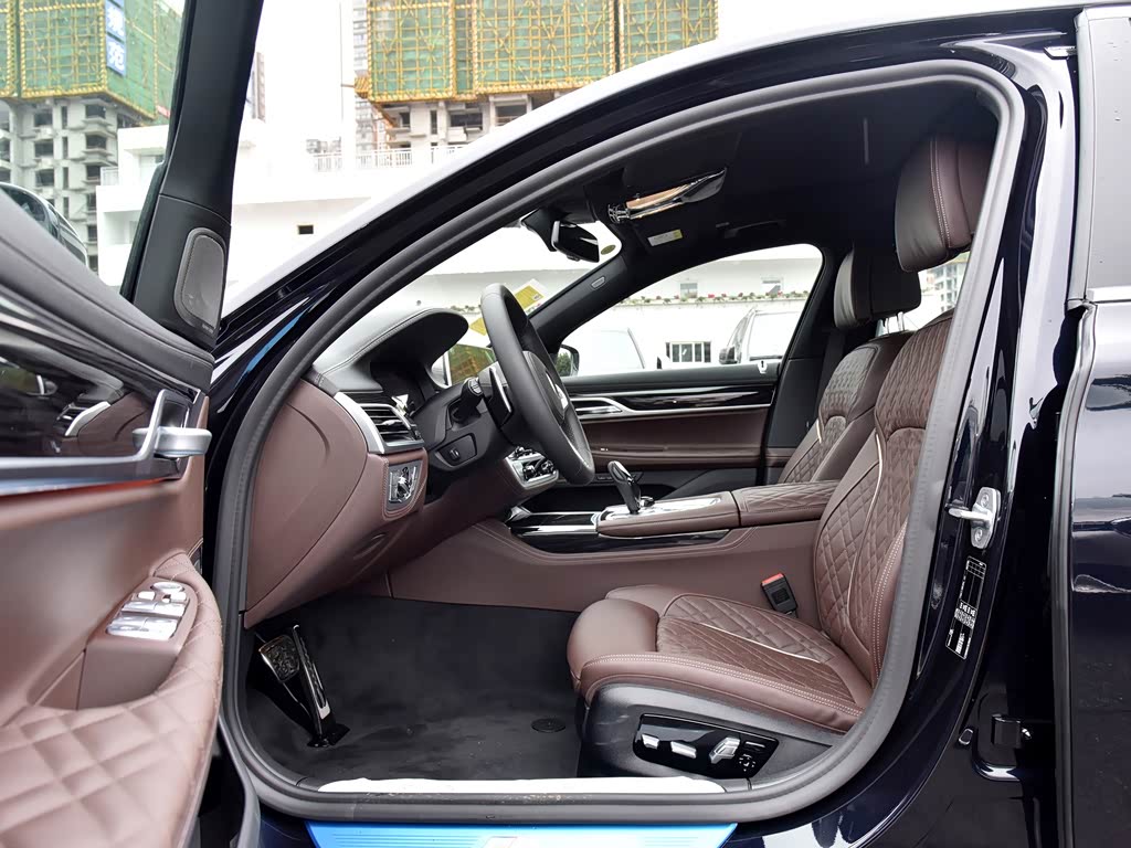 宝马(进口) 宝马7系 2019款 改款 740li 尊享型 m运动套装