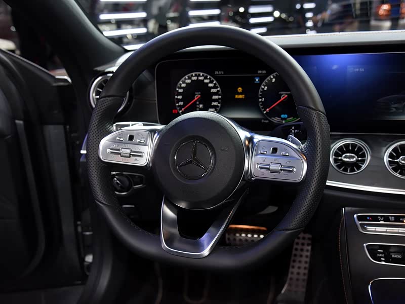 2018款 cls 350 4matic先型特别版 中控方向盘 分类: 外观颜色: 内饰