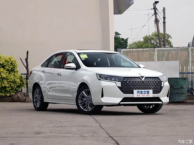 (万元) 裸车价 (万元) 参考总价 (万元) 优惠条件 启辰d60 2021款 1