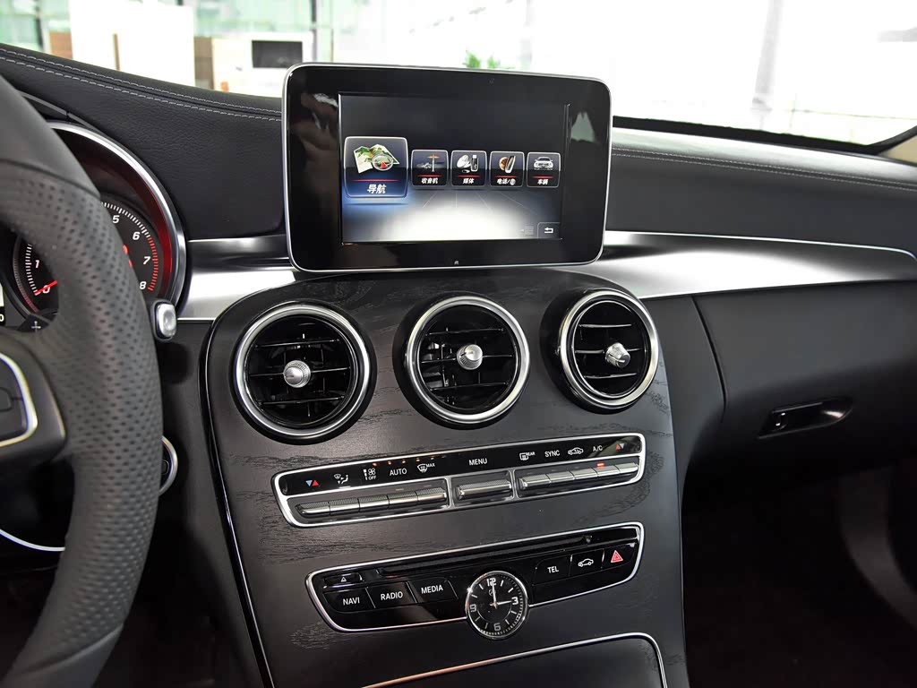 北京奔驰 奔驰c级 2016款 c 200 l 4matic 运动版 中控方向盘已经是