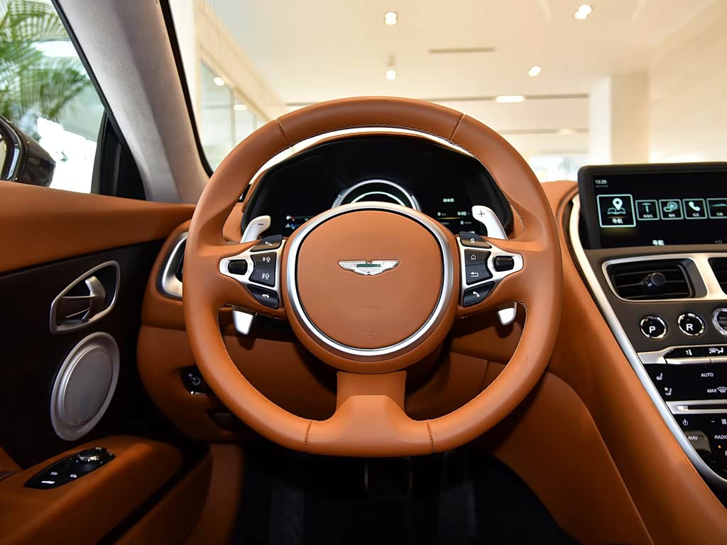 0t v8 coupe 中控方向盘 已经是最后一张,您还可以查看