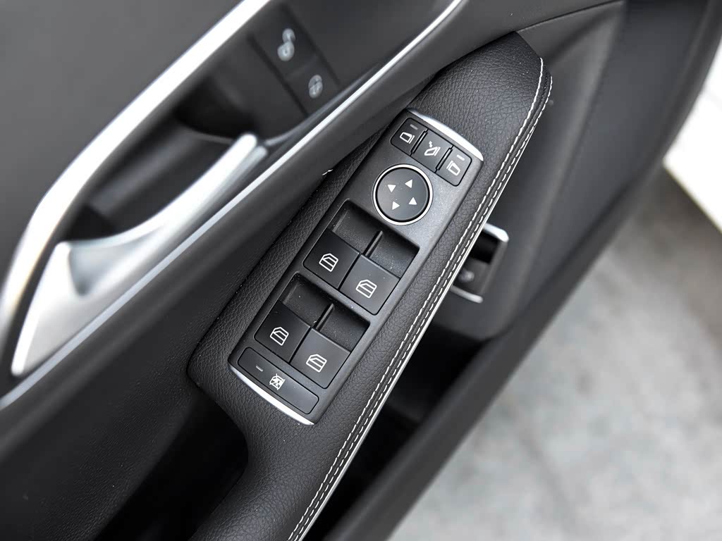 奔驰(进口) 奔驰cla级 2017款 改款 cla 200 动感型