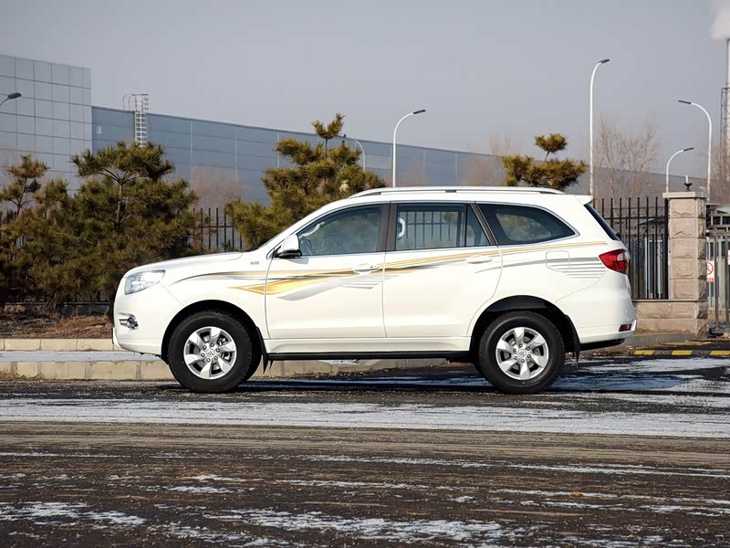 福田汽车 萨瓦纳 2015款 2.8t 手动四驱柴油尊享版7座