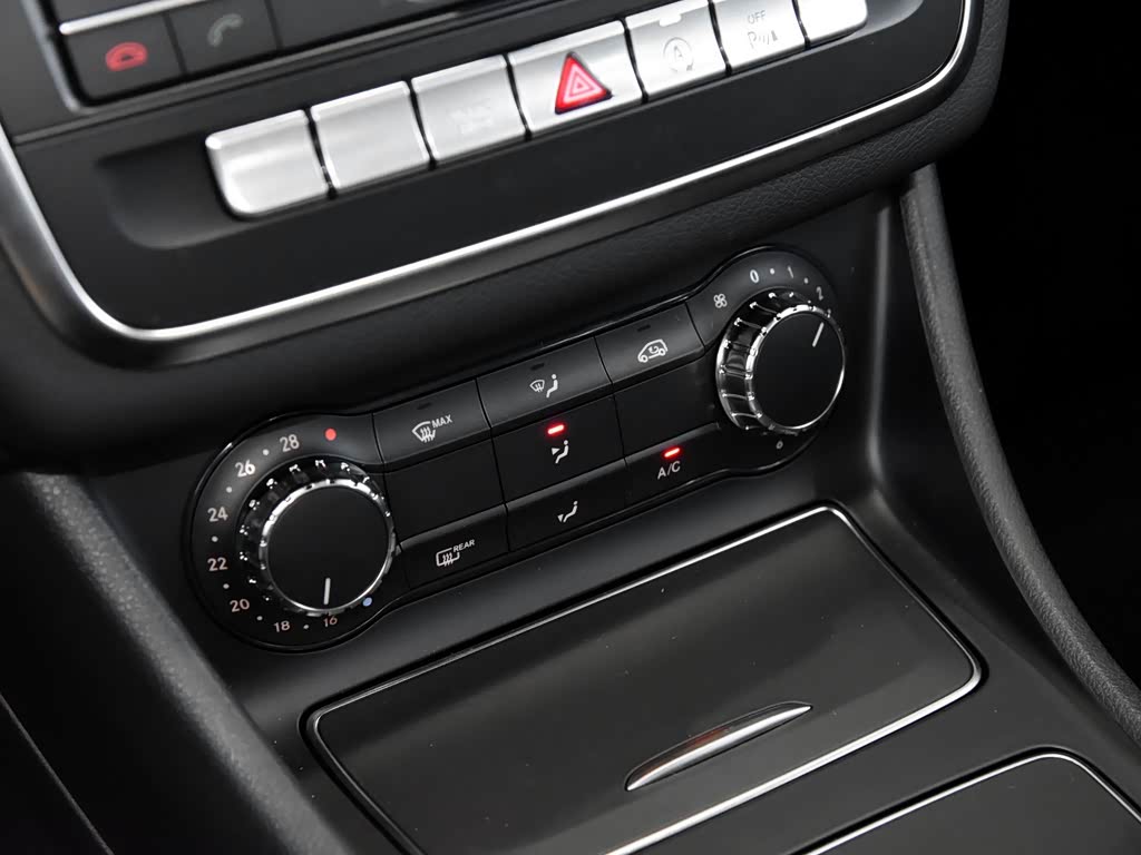 奔驰(进口) 奔驰cla级 2016款 改款 cla 200 时尚型