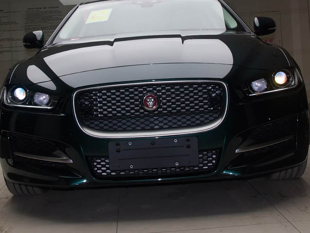 捷豹 捷豹xe 2017款 2.0t 240ps r-sport