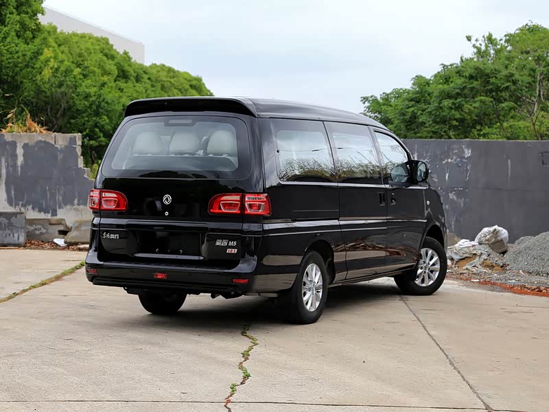 东风风行 菱智 2017款 m5l 1.6l 9座舒适型