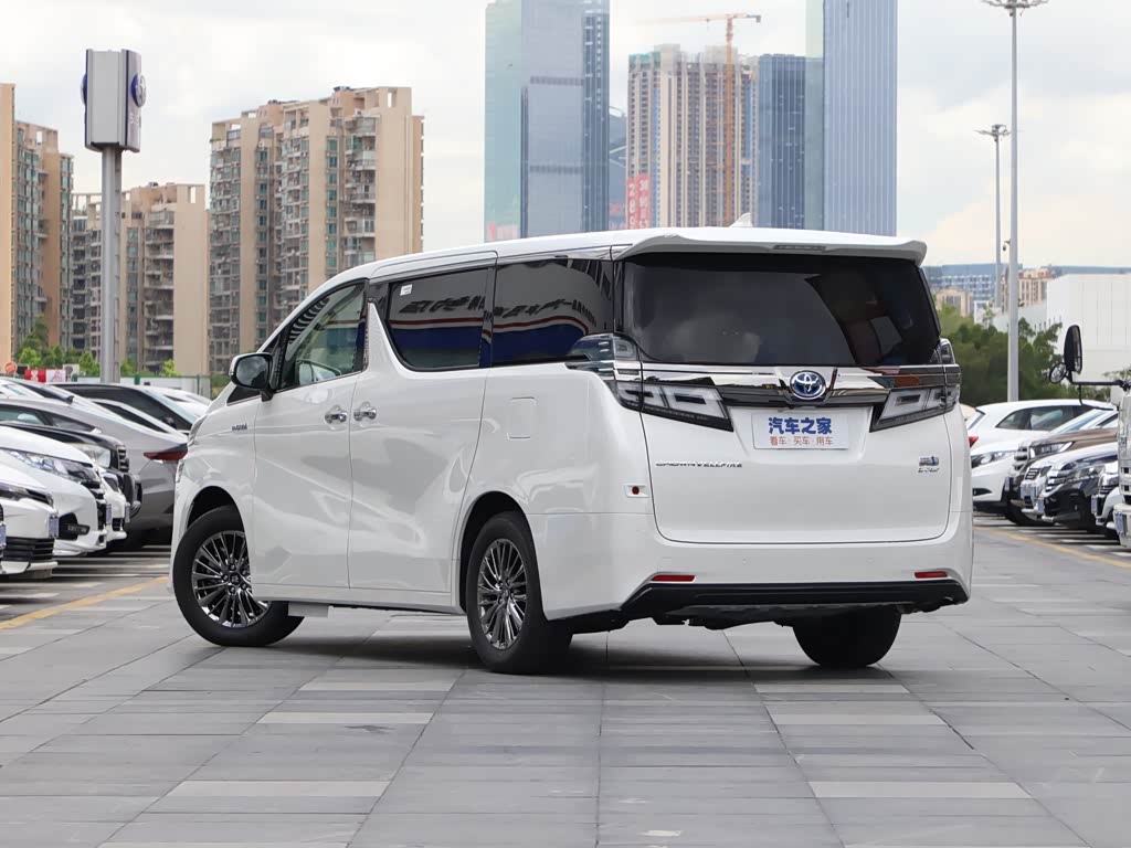 2021款皇冠双擎25lhv豪华版