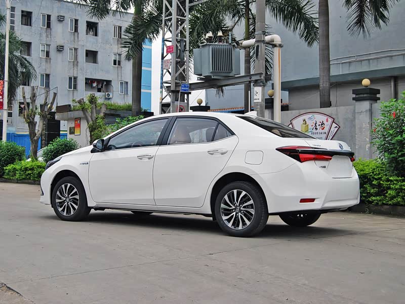 一汽丰田 卡罗拉 2017款 改款双擎 1.8l e-cvt领先版