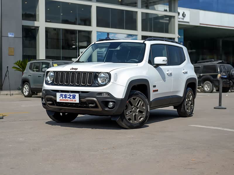 自由侠2025新款四驱版 800x0_q87_autohomecar__wKgH11gcP02AP3JiAAbZ6Z3uqSE485.jpg