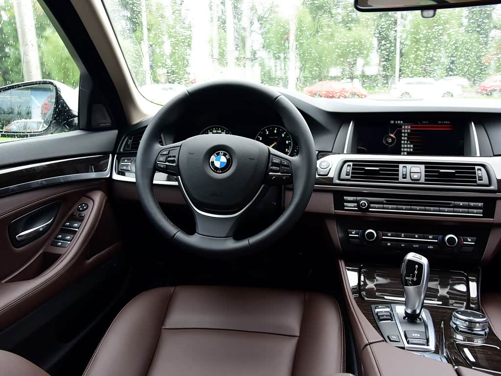 新款宝马5系内饰哪个颜色好看 1024x0_q87_autohomecar__wKjBx1eEzcCAUcI6AAfYdmGjzkI396.jpg