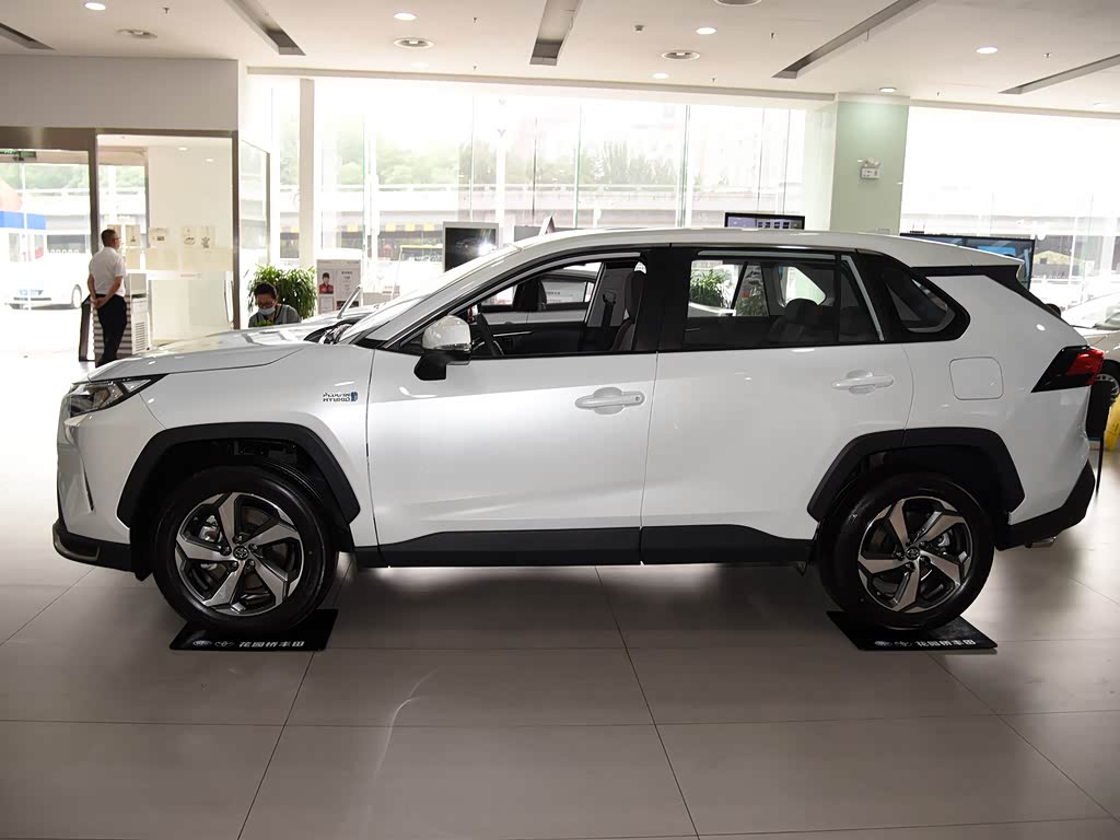 一汽丰田 rav4荣放双擎e  2021款 2.5l 两驱都市pro