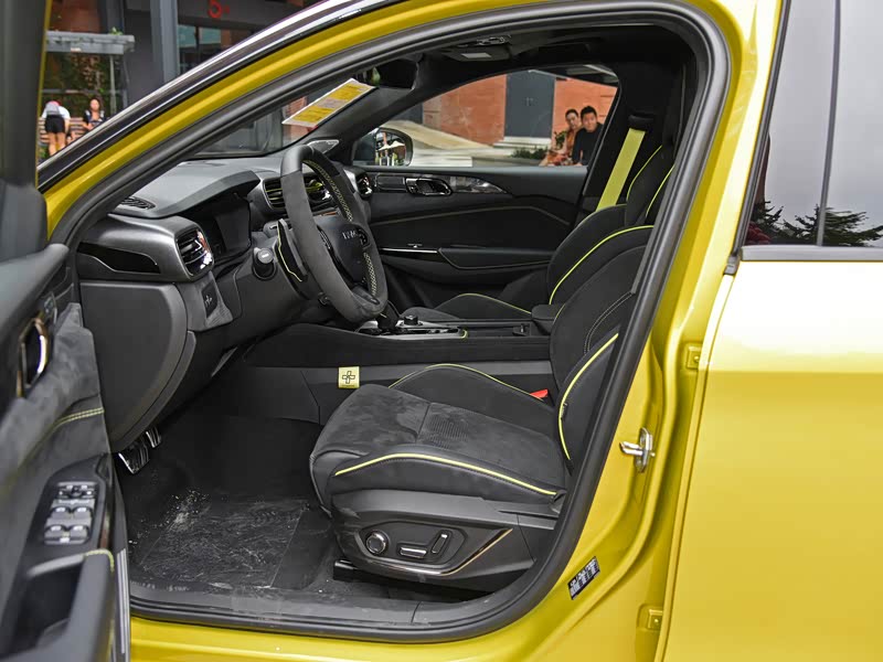 领克 领克03 2022款 03  2.0td 自动性能套装