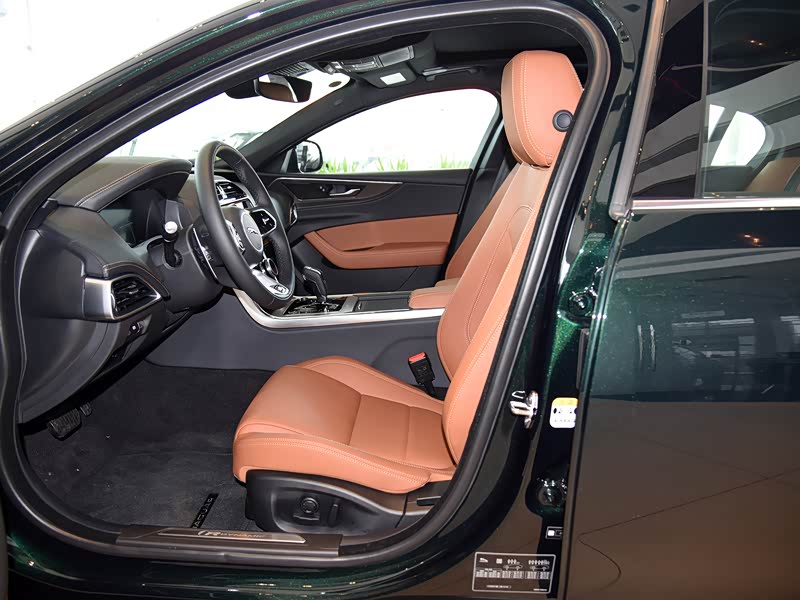 奇瑞捷豹路虎 捷豹xel 2021款 2.0t 250ps 曜黑运动版