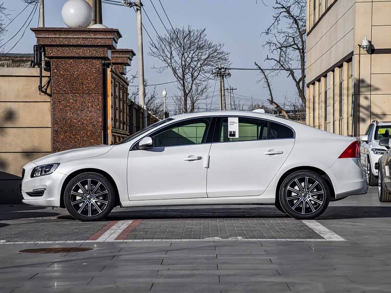 沃尔沃亚太 沃尔沃s60 2018款 s60l t5 智驭进取版 水晶白 车身外观