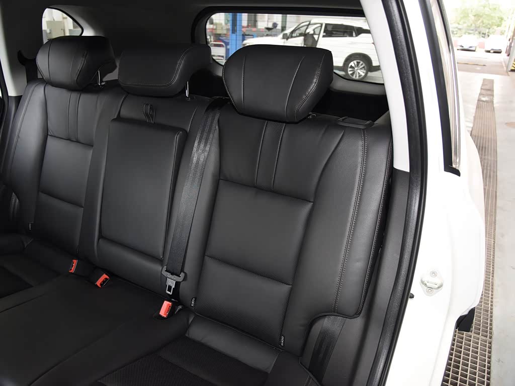 广汽乘用车 传祺gs7 2017款 320t 两驱豪华型