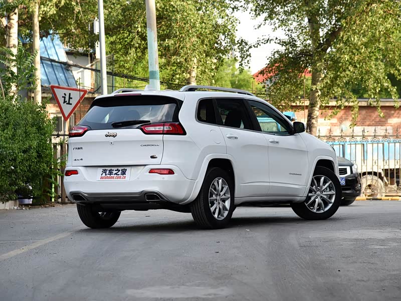 广汽菲克jeep 自由光 2017款 2.4l 卓越版