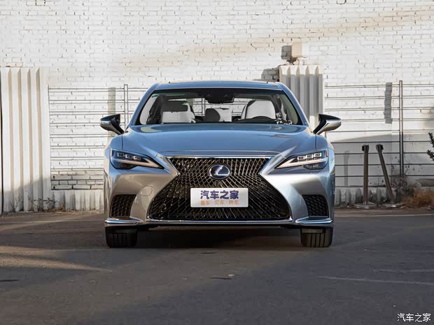 雷克萨斯ls可试乘试驾售价878万元起售