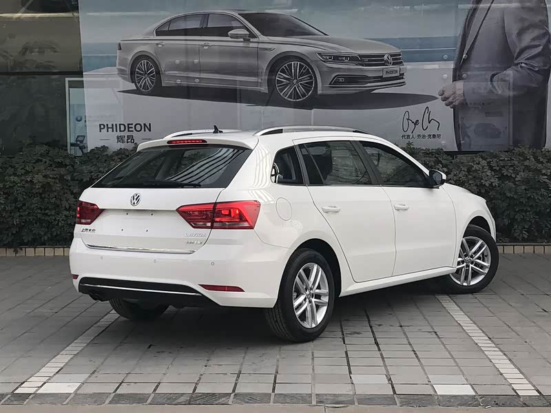 上汽大众 朗行 2017款 230tsi dsg舒适版 雅致白 车身外观 已经是最后