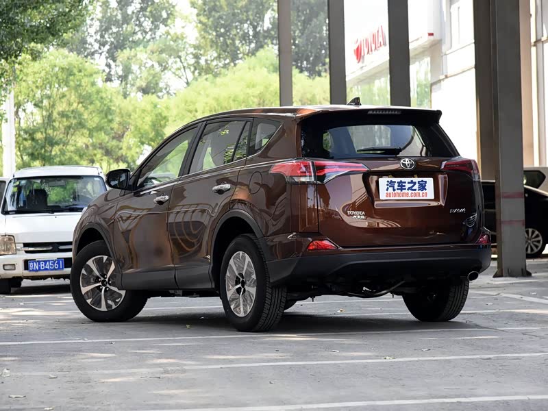 一汽丰田 rav4荣放 2016款 2.0l cvt两驱风尚版 国v 神秘棕 车身外观