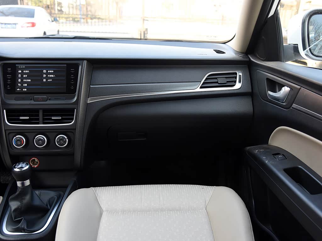 一汽奔腾 奔腾b30 2016款 1.6l 手动尊贵型