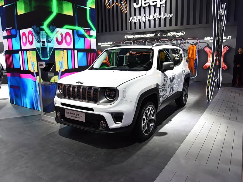 广汽菲克jeep 自由侠 2019款 220t 自动四驱精英版
