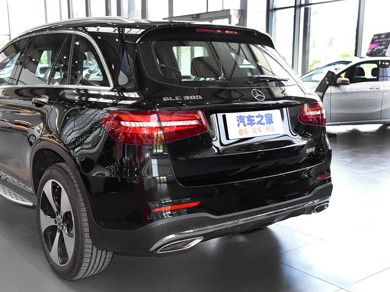 北京奔驰 奔驰glc 2018款 改款 glc 300 4matic 豪华型