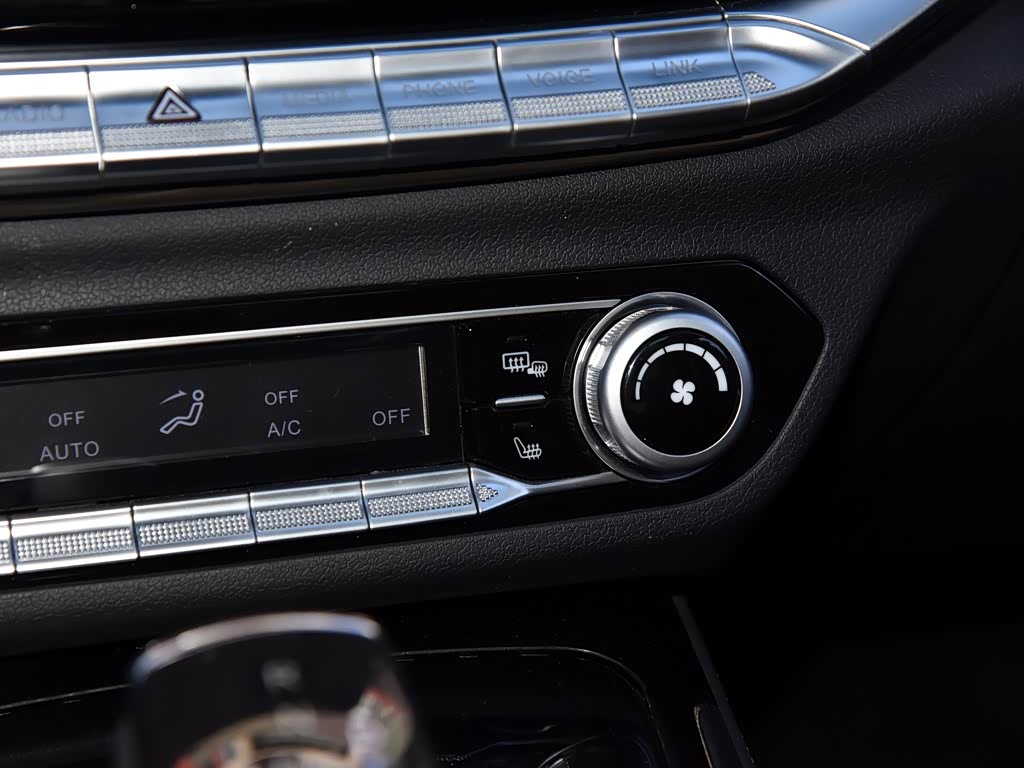 一汽奔腾 奔腾t77 2018款 试装车