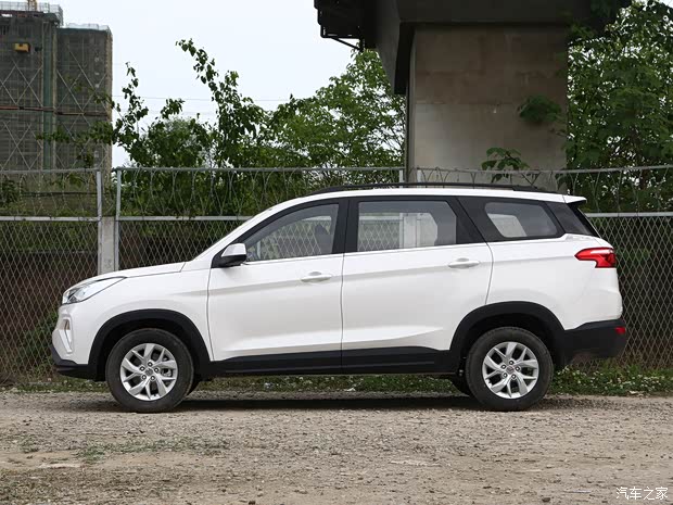 促五菱宏光s3钜惠2000元欢迎赏鉴