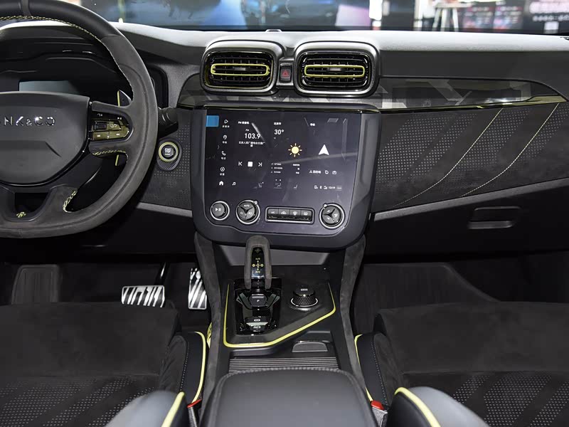 领克 领克03 2020款 03  2.0td 自动驭风版 中控方向盘