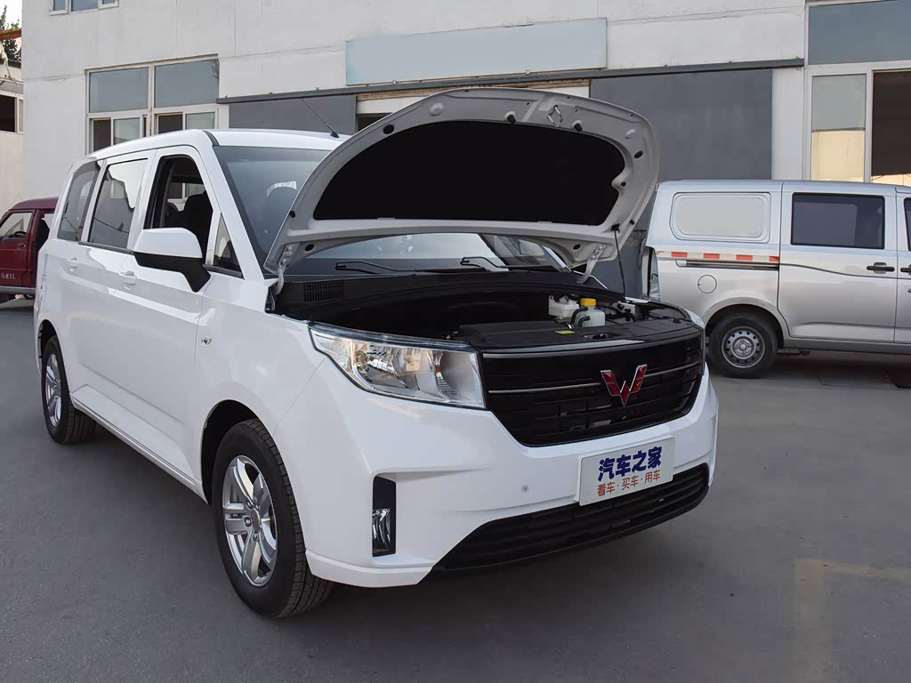 上汽通用五菱 五菱宏光plus 2019款 1.5t 手动舒适型 7座