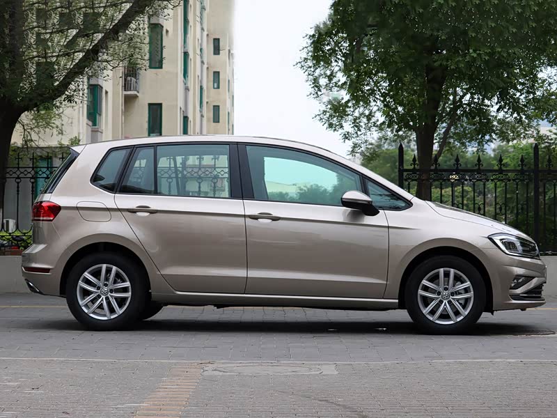 一汽-大众 高尔夫·嘉旅 2019款 200tsi 自动好奇型纯真版 国vi