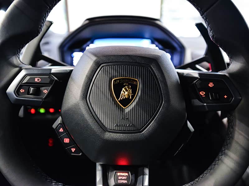 兰博基尼 huracán 2016款 huracán rwd coupe 中控方向盘已经是最后