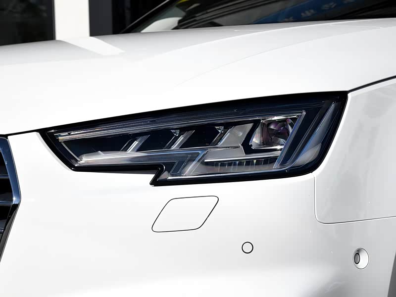 一汽-大众奥迪 奥迪a4l 2018款 30周年年型 45 tfsi quattro 运动型