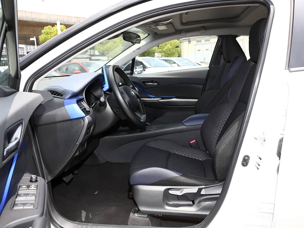 广汽丰田 丰田c-hr 2021款 双擎 2.0l e-cvt舒适版